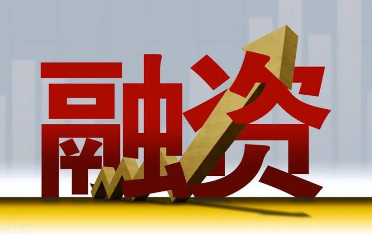 ,股价连创新高，今年银行股能否“破净重圆”？